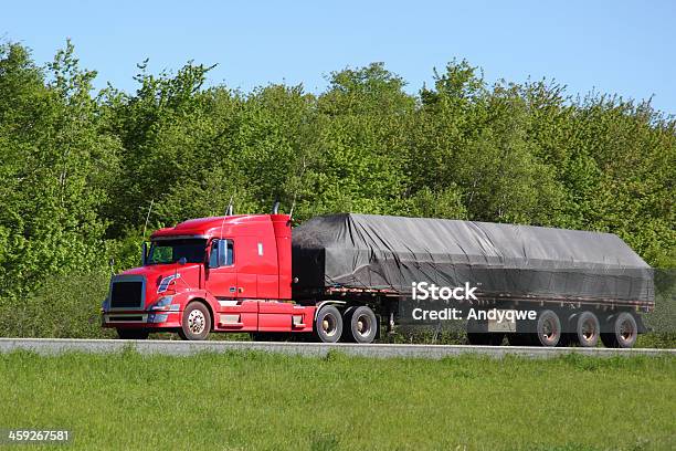 Ciężarówka Transportowa - zdjęcia stockowe i więcej obrazów Bez ludzi - Bez ludzi, Ciężarówka, Ciężarówka transportowa