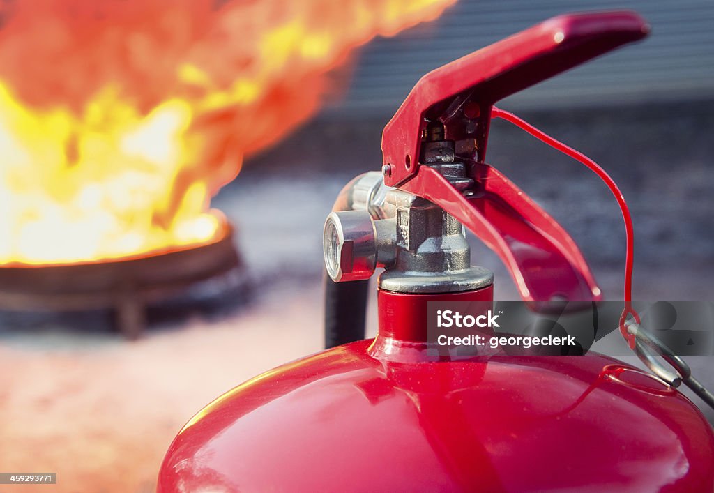 Extintor listo para usar - Foto de stock de Prevención de incendios libre de derechos