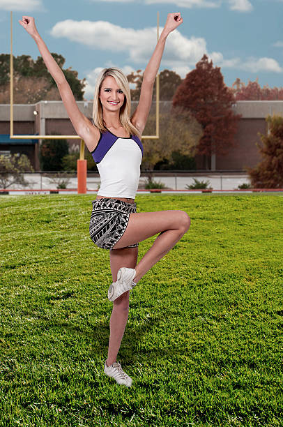 cheerleaderka - cheerleader high school student sport cheering zdjęcia i obrazy z banku zdjęć