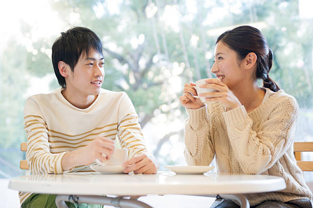 istock Japanese couple chatting and relaxing 459325403