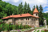 rudi-womens-kloster-in-moldawien.jpg?b=1&s=170x170&k=20&c=3wOWKEQVUJq0iN-SwD7BJfsXxphAkOHvlz1ky6IuqCM=