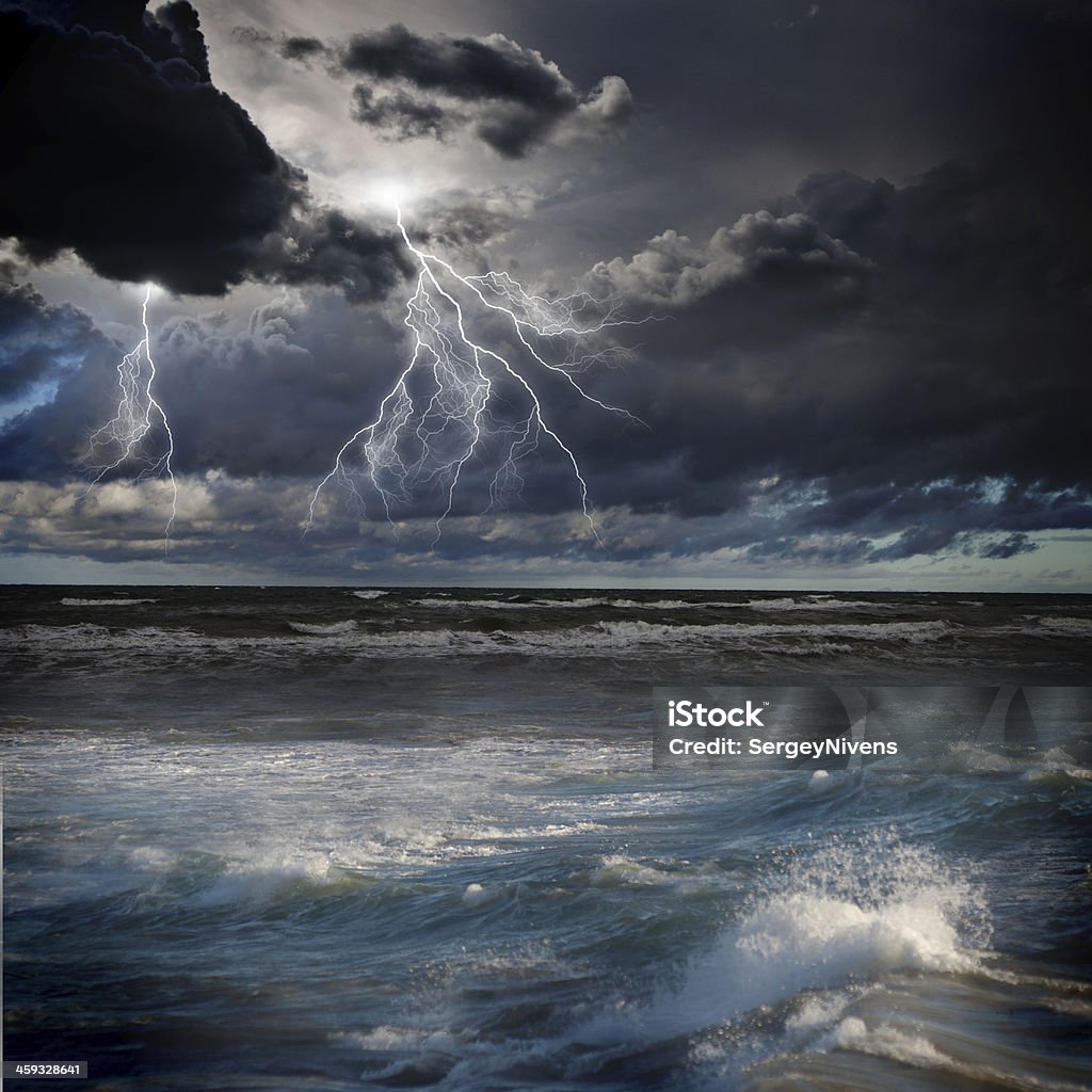 Буря на ночь - Стоковые фото Абстрактный роялти-фри