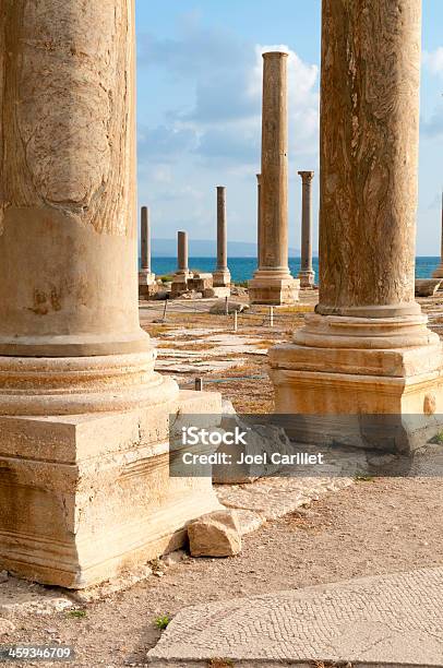 Lebanon Las Ruinas Romanas En Neumáticos Foto de stock y más banco de imágenes de Aire libre - Aire libre, Arqueología, Asia Occidental