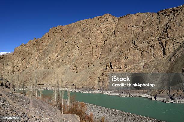 Zanskar I Indus Zbiegu Rzekleh Ladakh Indie - zdjęcia stockowe i więcej obrazów Azja - Azja, Brązowy, Dolina