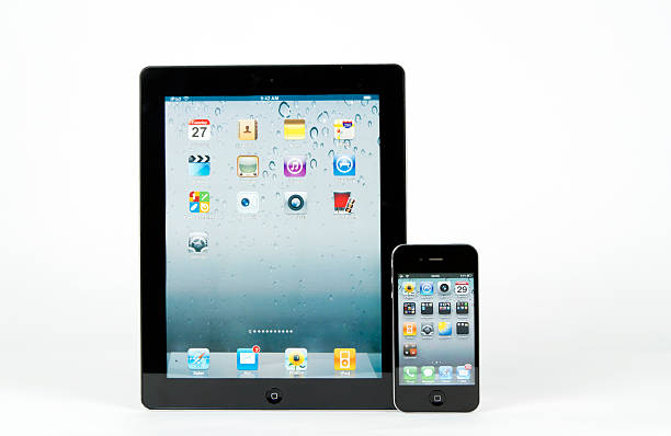 apple, ipad 3 et iphone 4 g - ipad iphone smart phone ipad 3 photos et images de collection