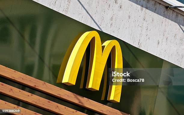 Mcdonalds Golden Łuków Logo - zdjęcia stockowe i więcej obrazów McDonald's - McDonald's, Logo, Restauracja fast food