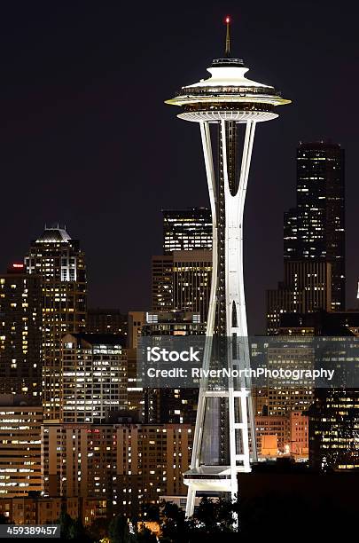 Seattle Skyline Bei Nacht Stockfoto und mehr Bilder von Außenaufnahme von Gebäuden - Außenaufnahme von Gebäuden, Bauwerk, Beleuchtet