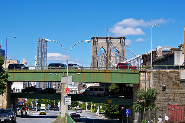 NYC Intersections, near Brooklyn Bridge, Hicks and Old Fulton Streets New York City, USA - August 22, 2011: A view of the Brooklyn Bridge east tower, the Brooklyn Queens Expressway and part of the Lower Manhattan skyline is seen at the intersection of Hicks and Old Fulton Streets in Brooklyn Heights, Brooklyn. The residential skyscraper New York by Gehry is seen dominating the cityscape in the distance. BQE stock pictures, royalty-free photos & images