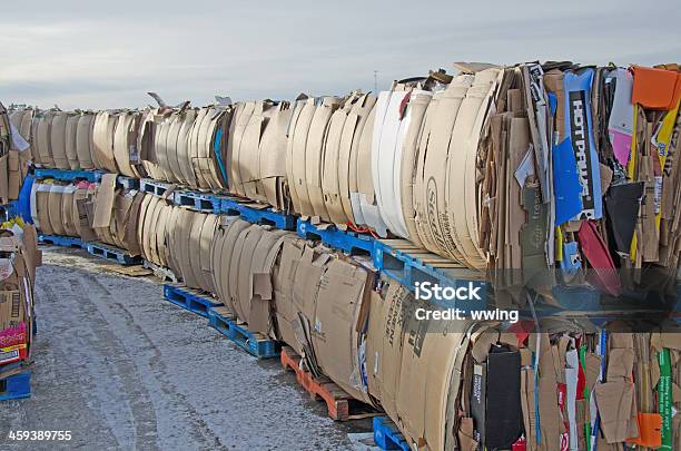 Photo libre de droit de Boîtes En Carton Recyclé banque d'images et plus d'images libres de droit de Botte de paille - Botte de paille, Boîte, Commerce