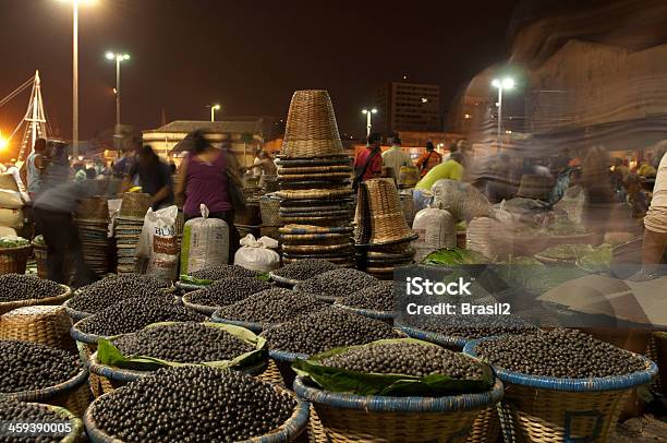 Foto de Açaí À Noite Para O Mercado Editorial e mais fotos de stock de Belém - Brasil - Belém - Brasil, Mercado - Espaço de Venda no Varejo, Agricultura