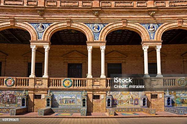 Кафельный Ниши В Plaza De Espana В Севилья Испания — стоковые фотографии и другие картинки Mudéjar