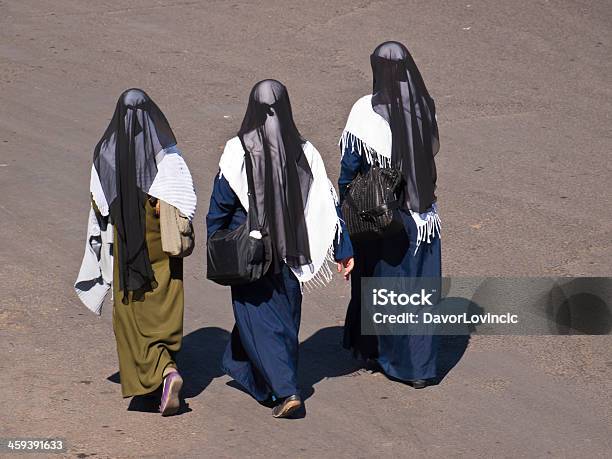 Photo libre de droit de Hijab banque d'images et plus d'images libres de droit de Yémen - Yémen, Adulte, Adulte d'âge moyen