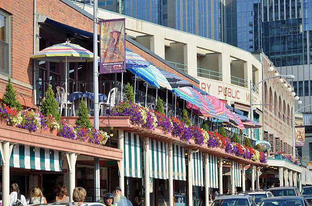 パイクプレイスマーケット、シアトル - pike place market market seattle tourist ストックフォトと画像