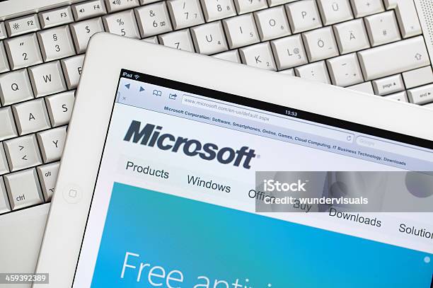 Internetowej Firmy Microsoft Na Ipadzie 2 Apple - zdjęcia stockowe i więcej obrazów Komputer - Komputer, Technologia, Bez ludzi