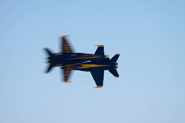 近くの衝突 - marine corps air station miramar airshow san diego california marines ストックフォトと画像