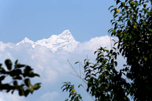 ganesh himal mountain range-ganesh je peak depuis de bandipur-nepal. 4 h 07 - ganesh himal photos et images de collection