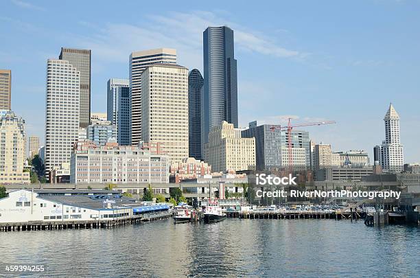Lungomare Di Seattle - Fotografie stock e altre immagini di Acqua - Acqua, Automobile, Bellezza
