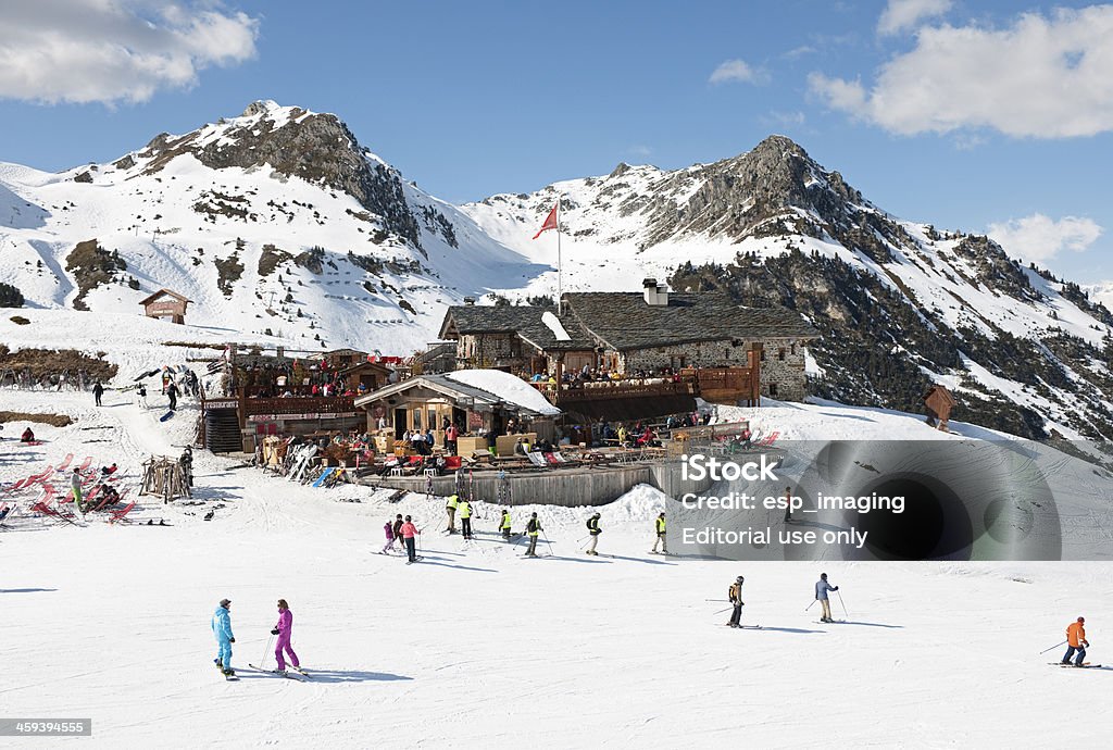 스키복 Piste 및 산 위에 레 자크 프랑스 레스토랑 - 로열티 프리 레 자크 스톡 사진