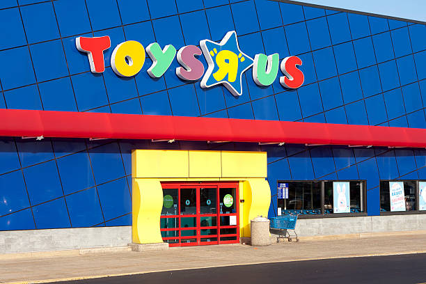 toys r us - brand name yellow red business photos et images de collection