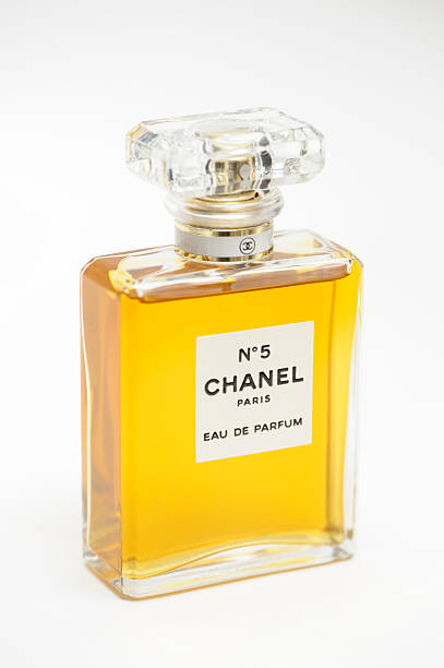 Chanel No 5 Perfume Stock Photo - Download Image Now - Beauty Product, Cut  Out, Perfume Sprayer - iStock