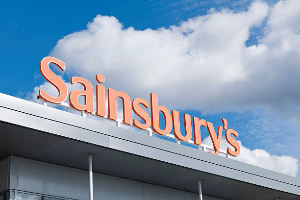 sainsbury s sinal de entrada" - editorial horizontal close up uk imagens e fotografias de stock