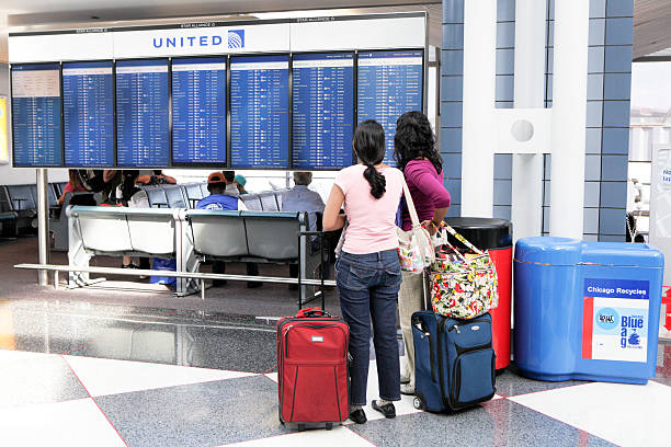 vol de départ - airport usa business ohare airport photos et images de collection