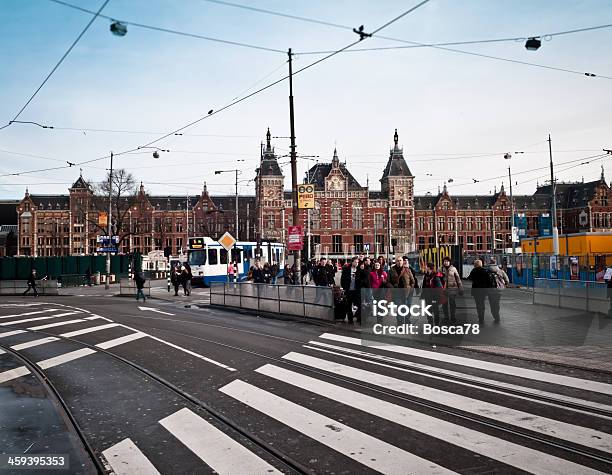 Stazione Centrale Di Amsterdam - Fotografie stock e altre immagini di Ambientazione esterna - Ambientazione esterna, Amsterdam, Architettura