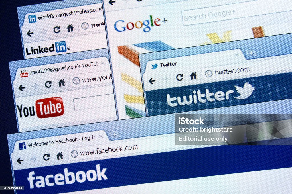 Social-media-Websites auf dem Bildschirm - Lizenzfrei Google - Markenname Stock-Foto