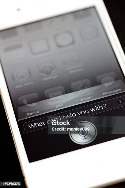 Iphone 4s Siri На Изолированных — стоковые фотографии и другие картинки Apple Computers - Apple Computers, GAFAM, Speech Recognition