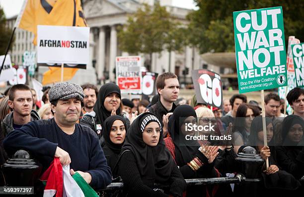 Detener La Guerra Demostración Londres Foto de stock y más banco de imágenes de Activista - Activista, Ansiedad, Aplaudir