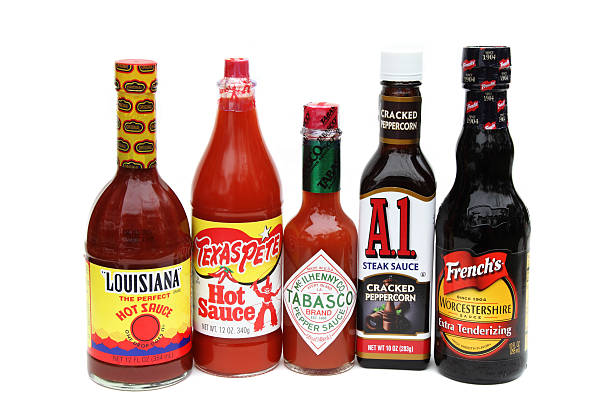 5 つのブランドの香辛料 - tabasco sauce ストックフォトと画像