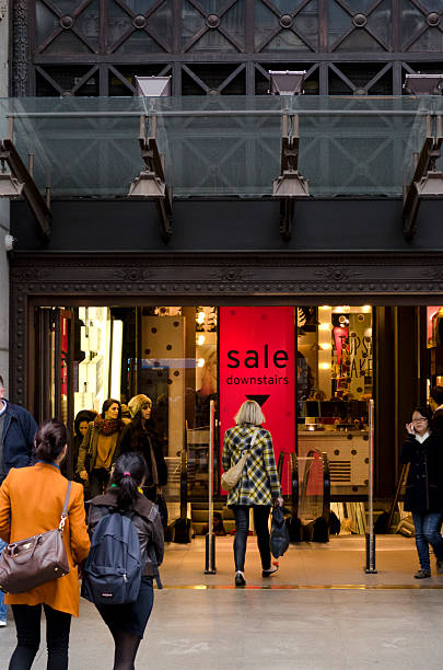 topshop sur oxford street, à londres - london store photos et images de collection