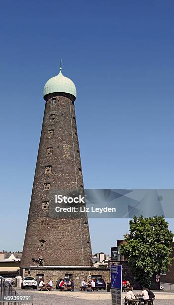 Foto de St Patricks Tower Antigo Moinho De Vento Smock Dublin Irlanda e mais fotos de stock de Amizade