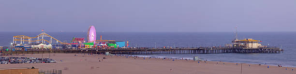 pier de santa mônica - santa monica pier santa monica beach night amusement park imagens e fotografias de stock