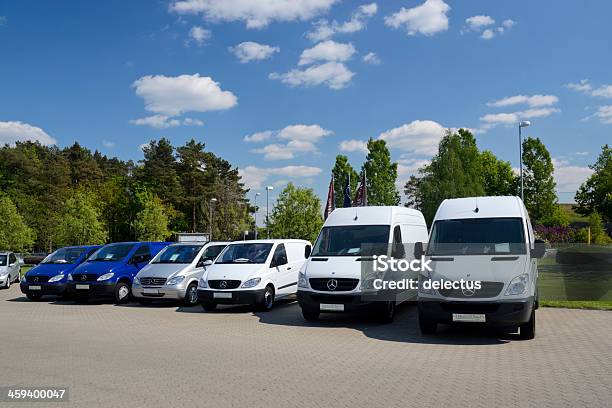 Mercedesbenzbrandname Dostawczych - zdjęcia stockowe i więcej obrazów Minivan - Minivan, Fotografika, Furgonetka dostawcza