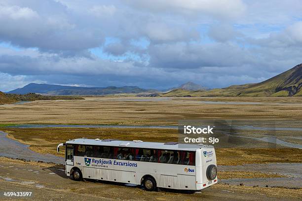 Landmannalaugar Autobus - zdjęcia stockowe i więcej obrazów Autobus - Autobus, Biuro podróży, Chodzić po wodzie - Położenie