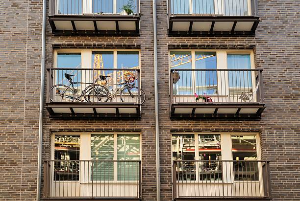 windows e gradis - plattenbau homes architectural detail architecture and buildings imagens e fotografias de stock