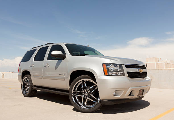 Silver Chevy Tahoe – zdjęcie