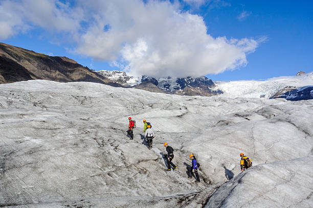 ghiacciaio a piedi - skaftafell glacier foto e immagini stock