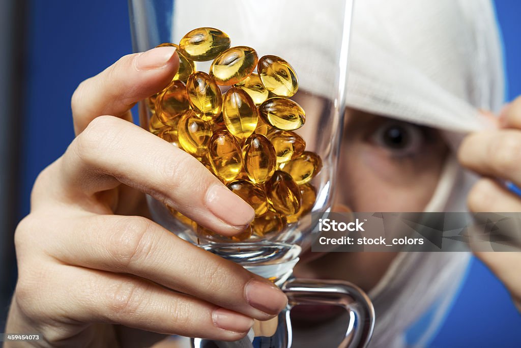 Pillole in vetro - Foto stock royalty-free di Abuso di sostanze stupefacenti