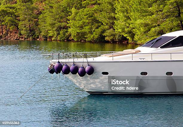 Parachoques No Barco A Motor - Fotografias de stock e mais imagens de Barco a Motor - Embarcação de Lazer - Barco a Motor - Embarcação de Lazer, Baía, Embarcação de Lazer