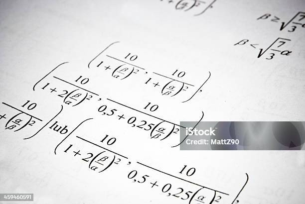 수학의 수식 및 계산 수학 학력으로 컨셉입니다 STEM-주제에 대한 스톡 사진 및 기타 이미지 - STEM-주제, 곱셈, 공부