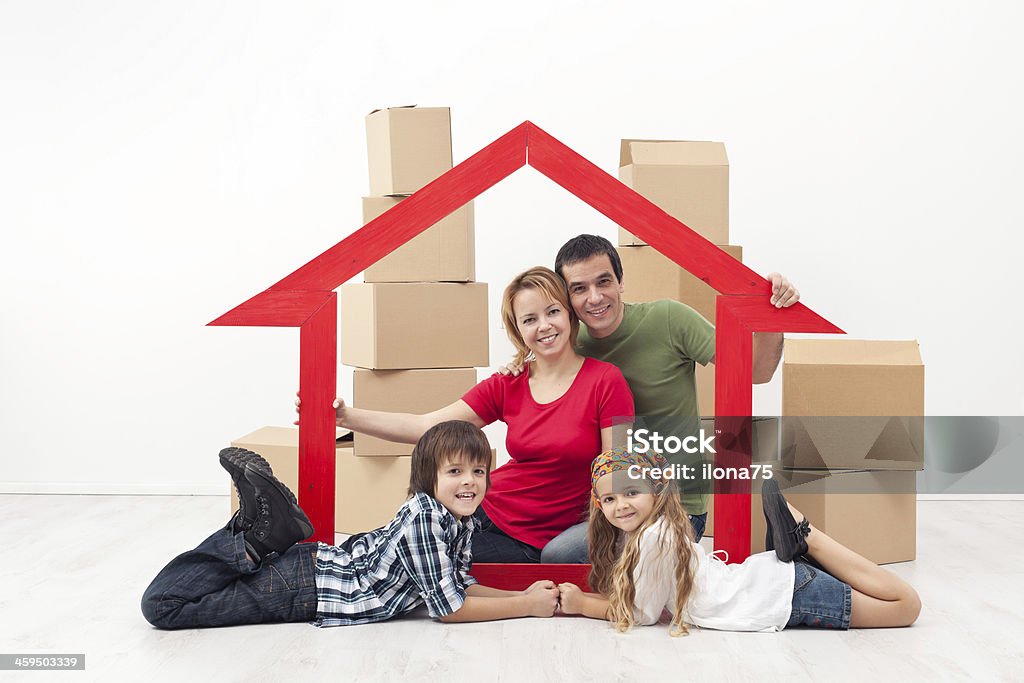 Família em um novo conceito em casa - Foto de stock de Adulto royalty-free