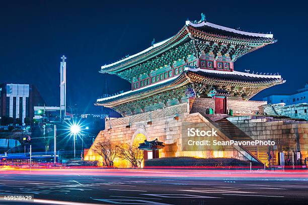 Puerta De Namdaemun Foto de stock y más banco de imágenes de Puerta de Namdaemun - Puerta de Namdaemun, Aire libre, Antiguo