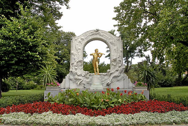 istock Johann Strauss in stadtpark 459568909