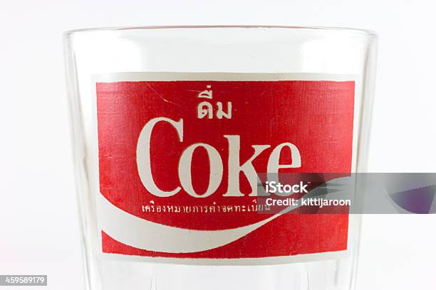 Photo libre de droit de Coke Logo Classique Sur Gros Plan De Verre Vide banque d'images et plus d'images libres de droit de Aliments et boissons - Aliments et boissons, Boisson, Boisson non alcoolisée