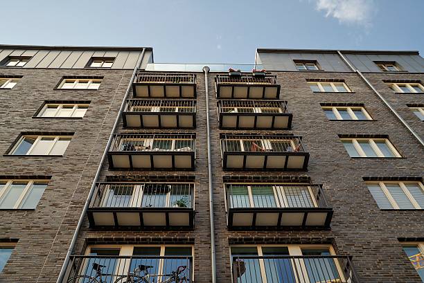 windows e gradis - plattenbau homes architectural detail architecture and buildings imagens e fotografias de stock