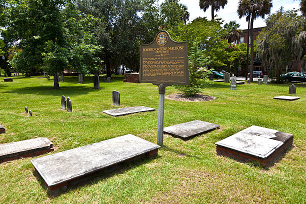 colonial park cementerio en savannah - savannah georgia fotografías e imágenes de stock