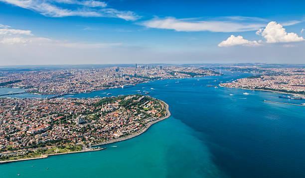 luftbild von istanbul - istanbul bosphorus road street stock-fotos und bilder