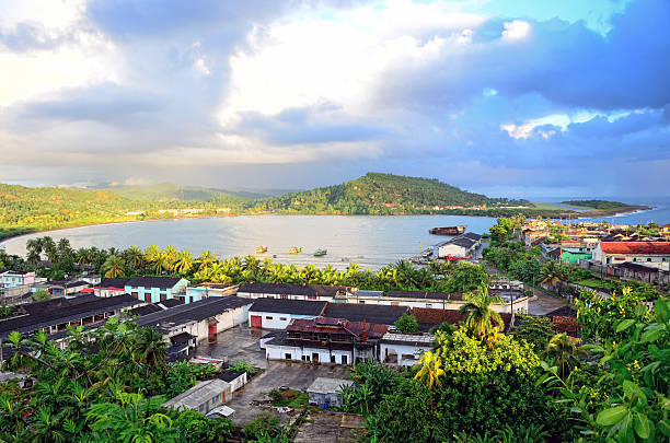 baracoa bay, cuba - baracoa photos et images de collection
